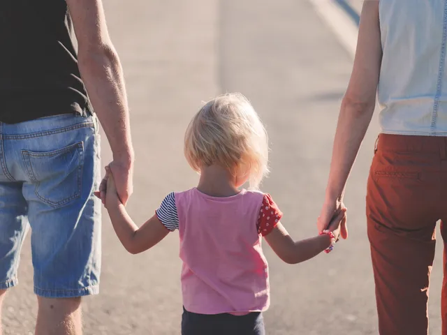 Une famille sereine chez elle
